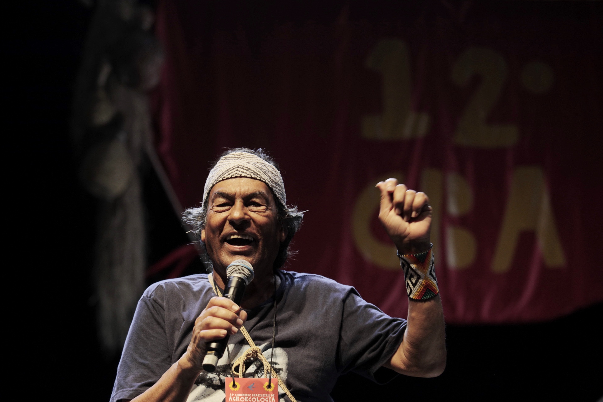 Ailton Krenak durante conferência sobre agroecologia